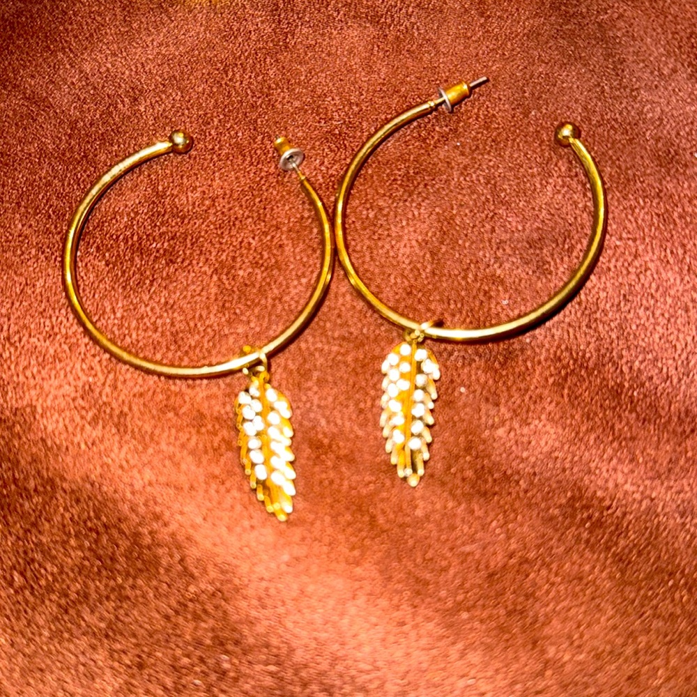 “M Style Lab" Earrings  w/ 2 gold hoops w/ crystal feathers EUC